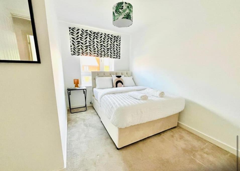 Ashford Retreat - Luxury Home With Double Parking Екстериор снимка